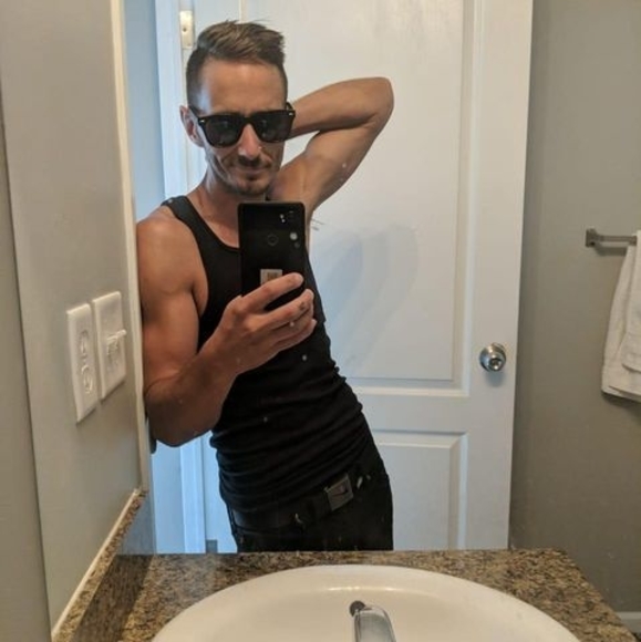 Meet your Posher, Cody - Picture 3 of 7